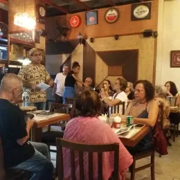 Santini declama cordel no Gregora Café